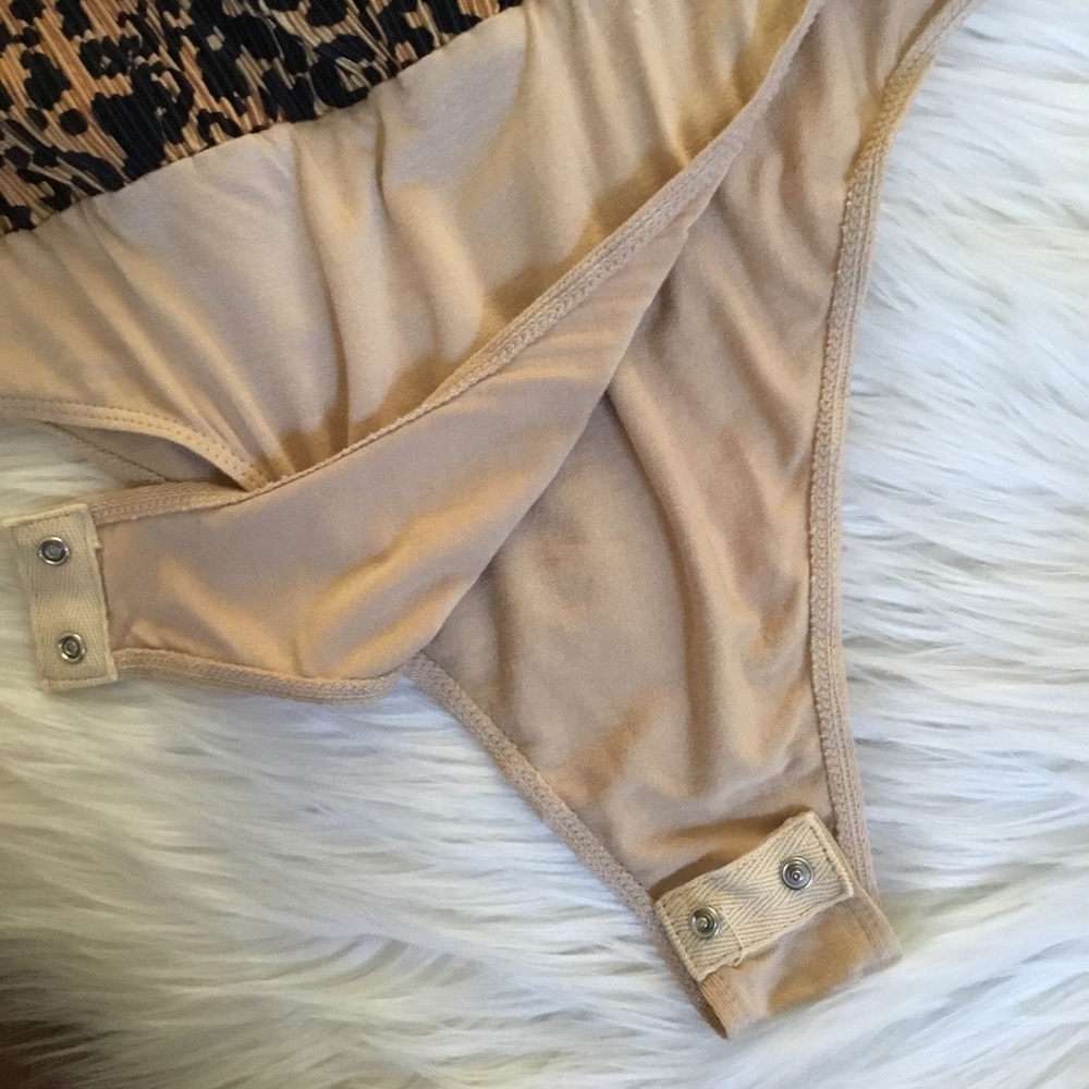 WAYF Surplice Neck Puff Sleeve Bodysuit Size XS - Picture 3 of 6